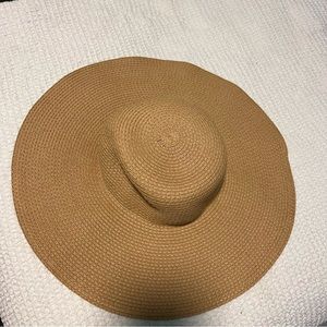 Women’s floppy beach hat
